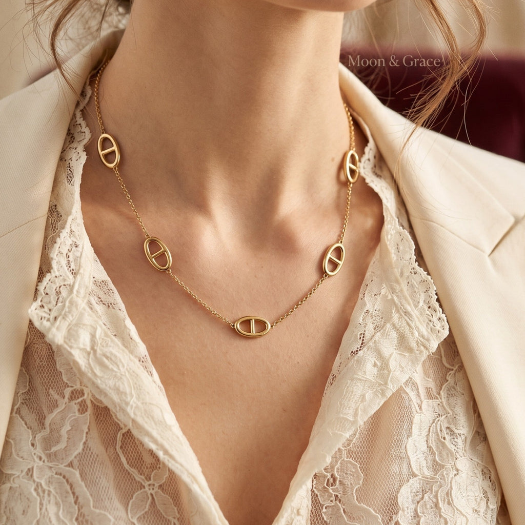 Collier Aveline